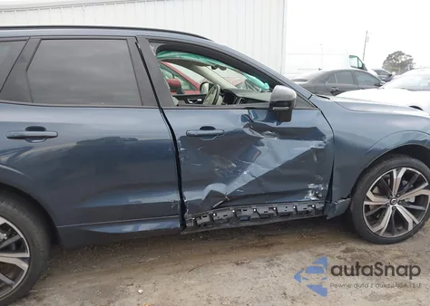 2023 Volvo Xc60 B5 Ultimate Dark Theme z USA, uszkodzony, nr VIN YV4L12RX2P1217055